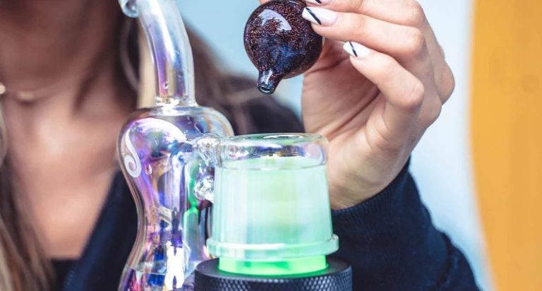 Dabbing Etiquette – Tips For Enjoying Your Dab Rig Responsibly